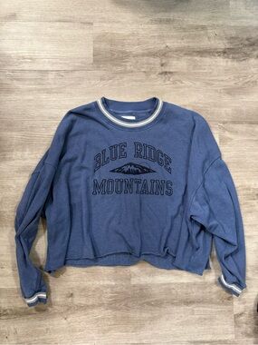 American Eagle Outfitters Blue 'Blue Ridge Mountains' Cropped Crewneck Sweater